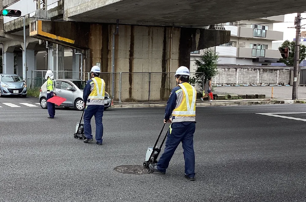 道路上のガス漏れを検知する様子