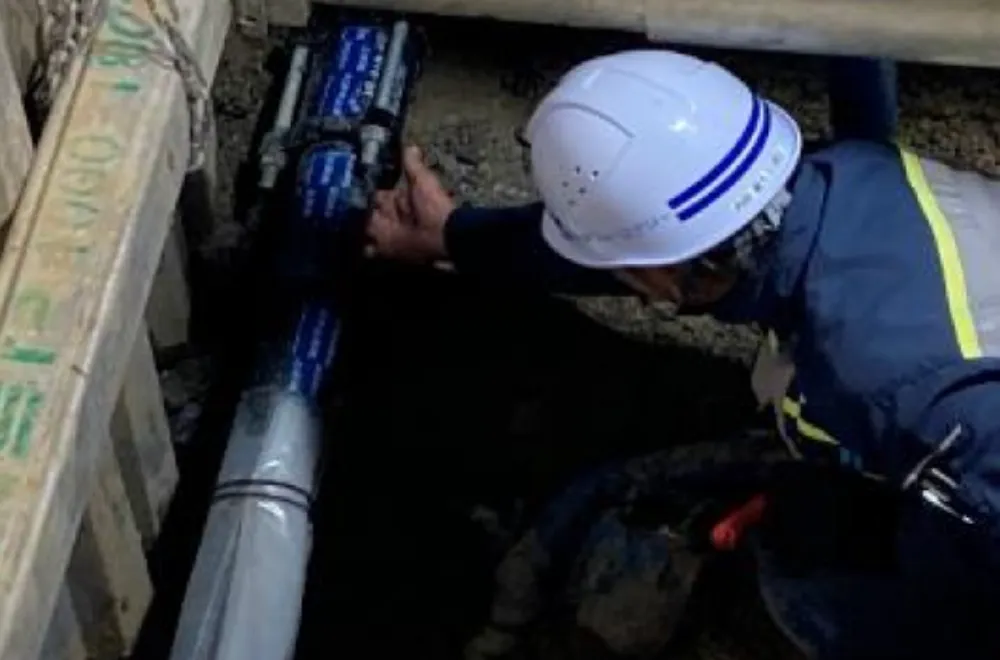 漏水修繕後検査の様子