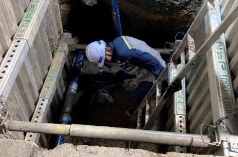 漏水修繕後検査の様子